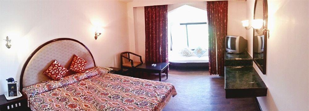 Royal Jardin Whistling Pines Resort Shimla Exterior photo